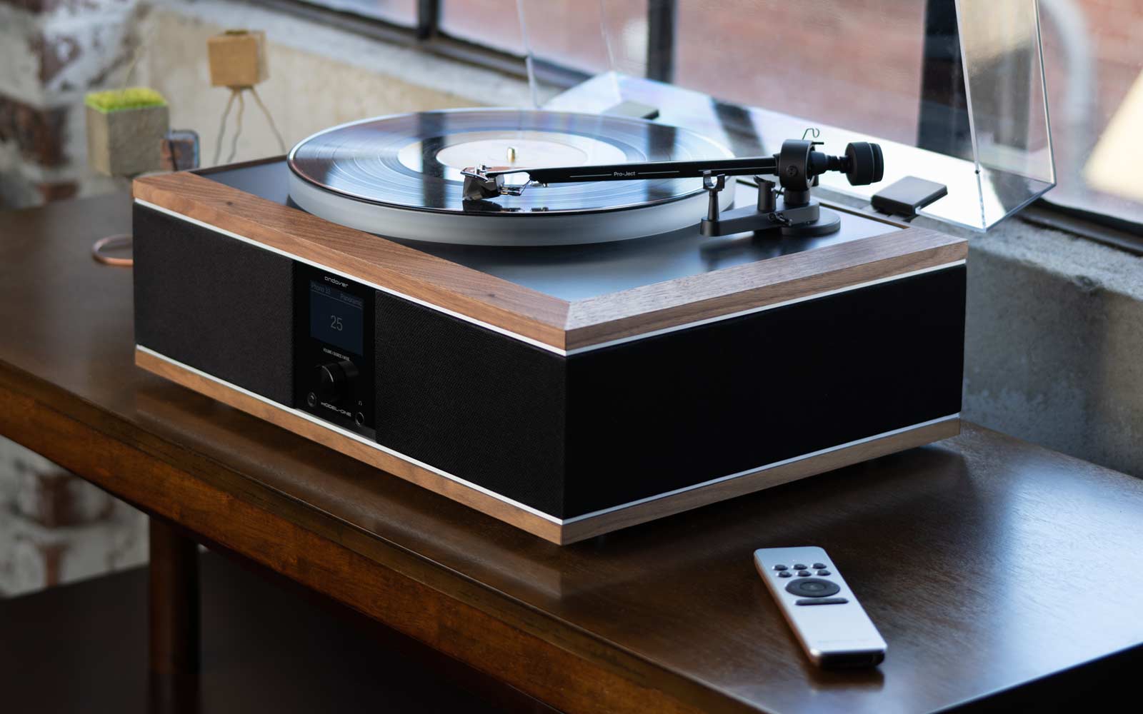 BEST RECORD PLAYER WITH SPEAKERS. TURNTABLE WITH SPEAKERS. BEST ALL IN ONE RECORD PLAYER. 